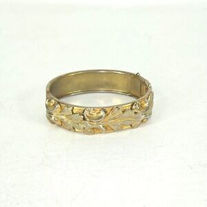 Vintage 1970s Floral Gold‎ Tone Hinged Bangle Bracelet Raised Leaf Scroll Design